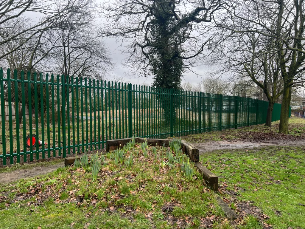 Palisade fencing project